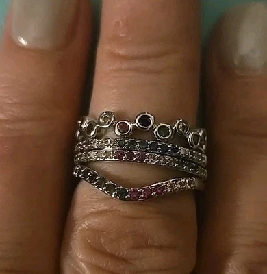 Juego de 4 anillos tono plata con piedras circonita multicolor talla 6 Foto 1 de 4