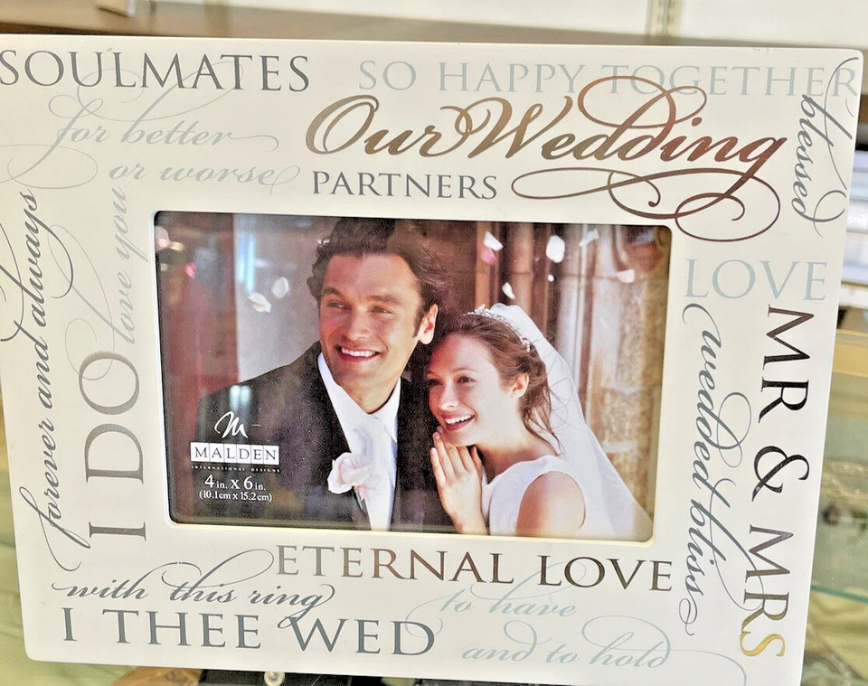 Marco de boda marfil de 7 pulgadas por 9 en marco con 4 pulgadas por 6 en tamaño de imagen Foto 1 de 1