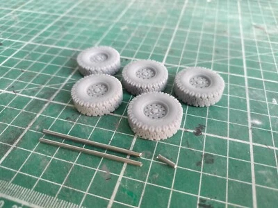 1:32 Land Rover Modern Steel Wheels with BF Goodrich Tyres - Image 1 of 4