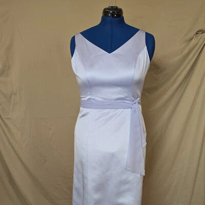 Lavender Prom/Bridesmaid dress Womens size 12 Long Formal V-Neck Sleveless Gown - Image 1 of 4