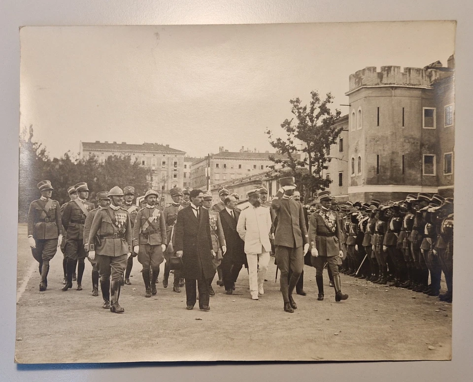 Foto Caserma Grande di Trieste, con Generale Carlo Sanna, anno 1922 - Immagine 1 di 1