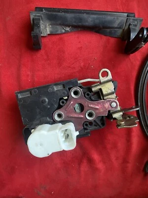 windshield wiper motor  center high mount pontiac montana 2001 - Image 1 of 4
