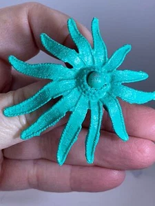 Flower Echinacea Blue Glitter Vintage Metal Brooch Pin M-3464 - Picture 1 of 3