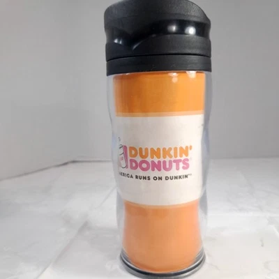 America Runs on Dunkin Donuts taza de viaje vaso de plástico aislado Whirley Foto 1 de 4