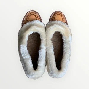 Women's Sheep Skin Mocassin Slippers Wool Lined Size 4 - Picture 1 of 5