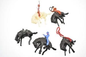 Cowboys on bucking broncos giocattoli di plastica vintage? cake topper? Hong Kong - Foto 1 di 8
