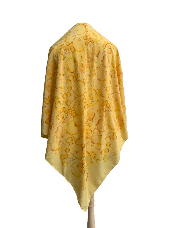 Bufanda de seda vintage Foulard di LLM 36"x35" estampado de frutas amarillas borde enrollado a mano #A69 Foto 1 de 3