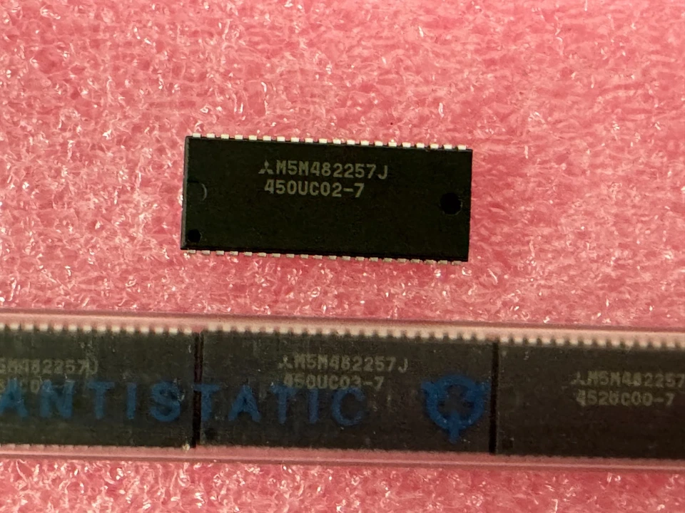 Vintage Mitsubishi 256x8-7 VRAM M5M482257J-7 , CMOS, SOJ-40 - Image 1 of 1