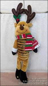 NEW CHRISTMAS WINTER REINDEER BOUNCES SPRINGY DOOR KNOB HANGER W HOLIDAY SCARF - Picture 1 of 2