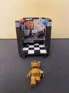 McFarlane Five Nights at Freddy’s The Office Set w/ Figure - INCOMPLETE - Imagen 1 de 7