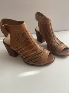 Vince Camuto 7M Peep Toe Sandal Tan Block Heel Leather Women’s Casual Hipster - Picture 1 of 9