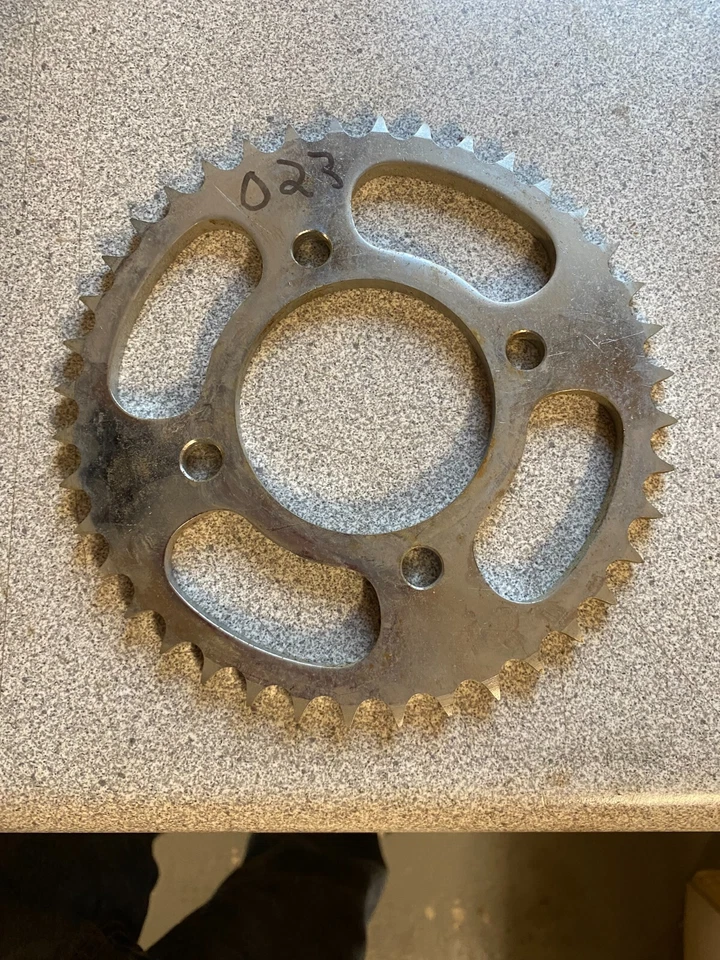 PIÑÓN TRASERO 40 DIENTES NUEVO KAWASAKI OEM B8S F2 F2TR F3 F4 42041-023 Foto 1 de 1