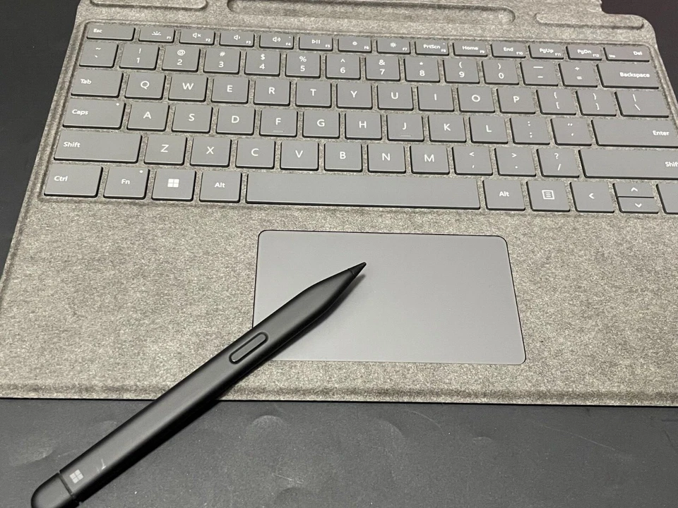 Original MICROSOFT SURFACE PRO SIGNATURE KEYBOARD FOR PRO 11  10 WITH SLIM PEN 2 - Image 1 of 1