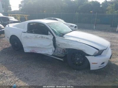 Used Front Center Interior Rear View Mirror fits: 2014 Ford Mustang automatic di - Image 1 of 4