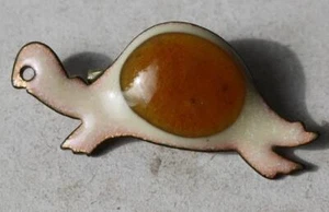 Broche de joyería de metal pequeño en forma de tortuga Inga esmaltado belleza tortuga pinback prendedor - Imagen 1 de 1