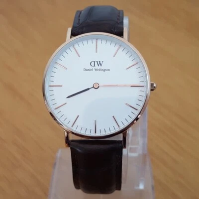 Reloj Hombre Cuero Marrón Delgado Minimalista Daniel Wellington Clásico York 0510DW Foto 1 de 4