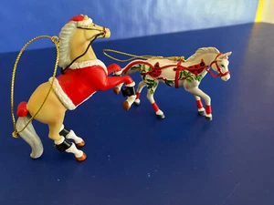 2014 Enesco Trail of Painted Ponies Christmas Canter Horse Ornament & Santa Hors - Picture 1 of 8