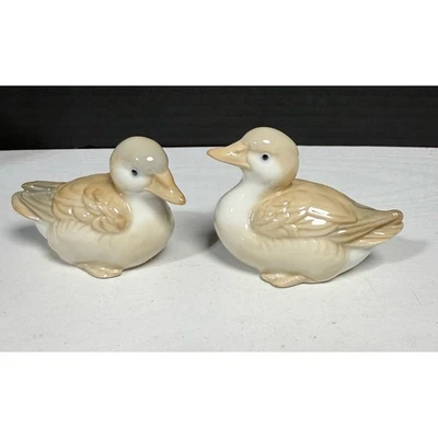 Juego de 2 estatuillas vintage de patos de porcelana Homco hechas en Japón marrón crema Foto 1 de 4