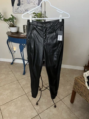 Pantalones de imitación de cuero negro Guess Moto con detalles de cremallera 6 nuevos con etiquetas Foto 1 de 4