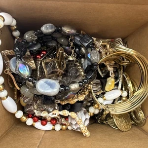 3 Pounds - WEARABLE Costume Jewelry -Mixed Styles Vintage to Modern gold Tone J3 - Picture 1 of 5