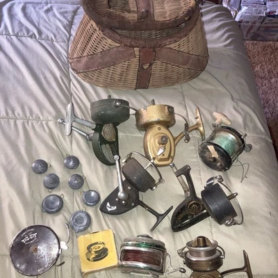 Lote De Colección Equipo de Pesca con Mosca Artículos Rústicos Decoración de Cabina Cesta Pesas Carretes Foto 1 de 4