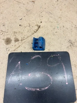 1973-1979 F100 F150 F250 F350 78 79 BRONCO BLUE SUNVISOR CLIP HOOK MOUNT OEM 75 — 第 1/4 张图片