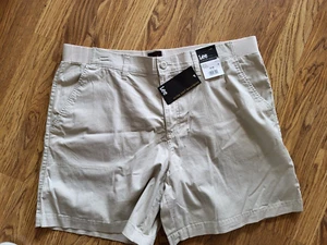 Women's Lee Mid Rise 7" inseam Short 18 M Tan Greige Ultra Soft Waistband Pocket - Picture 1 of 4