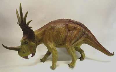 Figura de dinosaurio de vinilo grande X-PLUS Styracosaurus de 16" de largo NUEVO en bolsa sellada Foto 1 de 4
