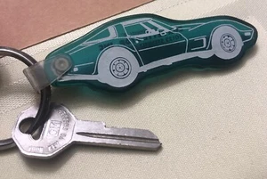 Vintage Corvette Schlüsselanhänger mit Schlüssel ~ Corvette Stop Inc ~ Translucent Aqua USA - Bild 1 von 6