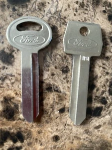 Ford Pair Blank Keys - "Family Of Fine Cars" & Oval Stamped - Bild 1 von 2