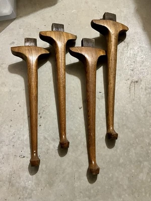 "Antiguo juego de patas de muebles de mesa de roble de 25 1/2"" de largo" Foto 1 de 4