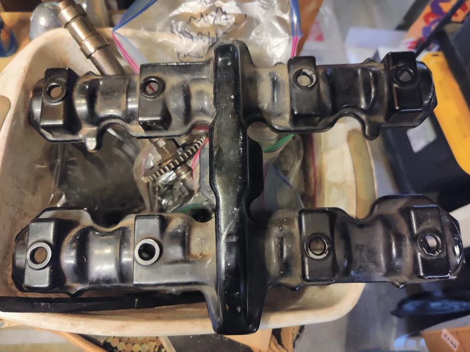 YAMAHA FJ1100 FJ1200 FJ1200A ENGINE TOP END CYLINDER HEAD COVER 36Y-11191-01-00 - Image 1 of 1