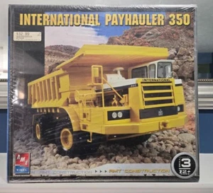 AMT/Ertl INTERNATIONAL PAYHAULER 350 1/25 Scale Model Kit ~ Sealed in Box - Picture 1 of 3