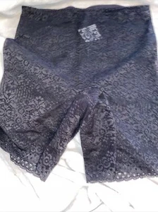  Ladies Next Black Lace Detail Stylish Shorts UK Size 12  - Picture 1 of 8