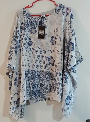Blusa sin mangas Monroe & Main para mujer talla grande floral con debajo azul Foto 1 de 4