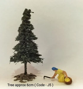HO scale tree - size approx 6cm , in reusable pvc case. Code ( J5 ) - Picture 1 of 1