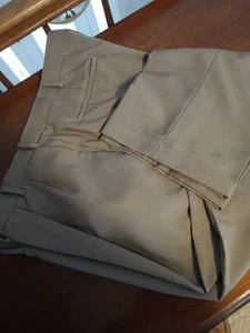 Van Heusen Studio Anzughose Herren Plissee Bündchen hellbraun Größe 44 x 29 flexible Taille - Bild 1 von 3