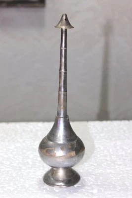 Olla rociadora de agua de rosas de latón años 1900 antigua vintage de gran tamaño hecha a mano Foto 1 de 4