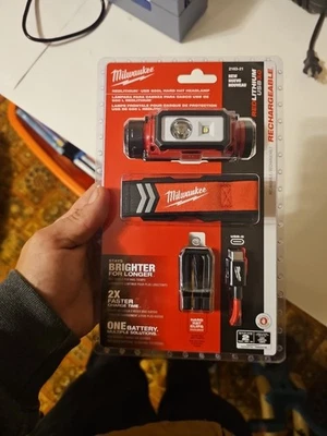 Фара каска Milwaukee Tool 2163-21 с красной литиевой USB (600 люмен) - Изображение 1 из 4