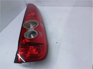 Feu arrière droit occasion FORD FIESTA V Phase 2 - 1.4 TDCI - - Imagen 1 de 4