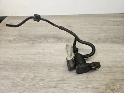 Válvula de purga del sistema de combustible Mercedes-Benz E550 2010-2016 A0014760532 OEM Foto 1 de 3