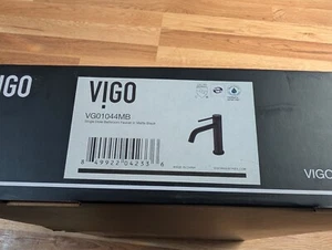 Grifo de baño VIGO Madison 8"" H de un solo orificio con manija VG01044 MB - Imagen 1 de 4