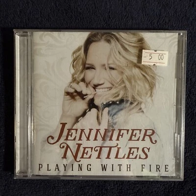 CD novo JENNIFER NETTLES - BRINCANDO COM FOGO - Imagem 1 de 2