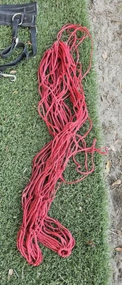 Tres (3) bolsas/comederos de heno de cuerda de nailon rojo Foto 1 de 2