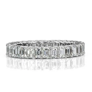 Banda de eternidad de diamantes talla esmeralda de 3,20 quilates en platino - Imagen 1 de 4