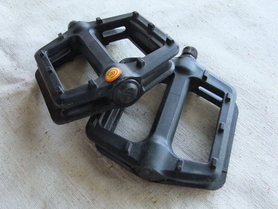 Pedales de resina para plataforma de bicicleta FP BMX negros, husillos Cr-Mo de 9/16" Foto 1 de 4