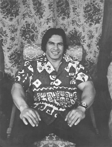Culturista de la década de 1970 de Pumping Iron se sienta y espera - Imagen 1 de 1