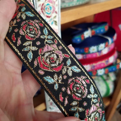 Borde de tela jacquard rosa metálico de 1 1/2 pulgada de ancho vendido por yarda Foto 1 de 2