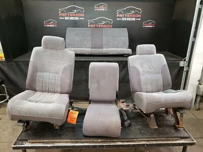 1996 DODGE RAM 1500 CLUB CAB ПЕРЕДНИЕ И ЗАДНИЕ СЕРЫЕ ТКАНЕВЫЕ СИДЕНЬЯ (40/20/40) - Изображение 1 из 4