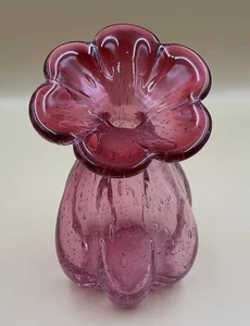 Burton & Burton mundgeblasene Blasenglas Blumenvase Cranberry Pink 6,75" - Bild 1 von 4